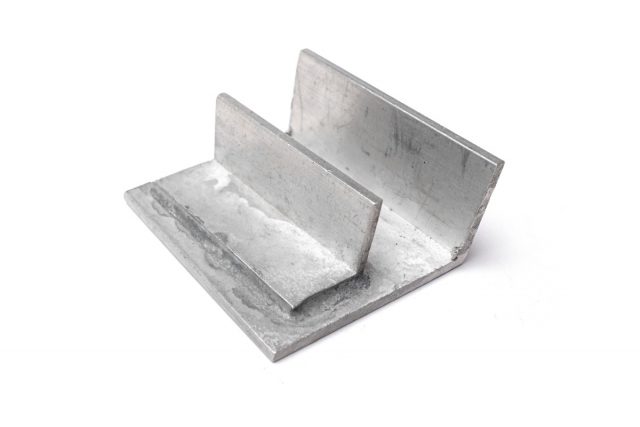 Dwa kątowniki aluminiowe zlutowane przy pomocy spoiwa Core LQ.